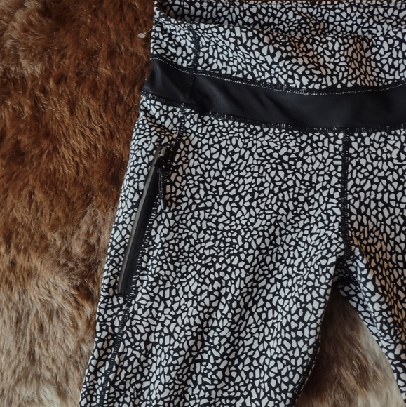 Lululemon Inspire Tight ll (Mesh) - Picture 5 of 9